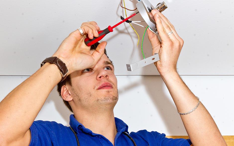 technicien électricien Paris 1